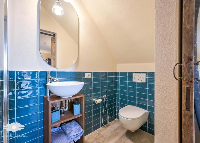 Pieds Dans L'eau - *