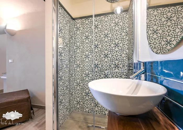 Pieds Dans L'eau - *